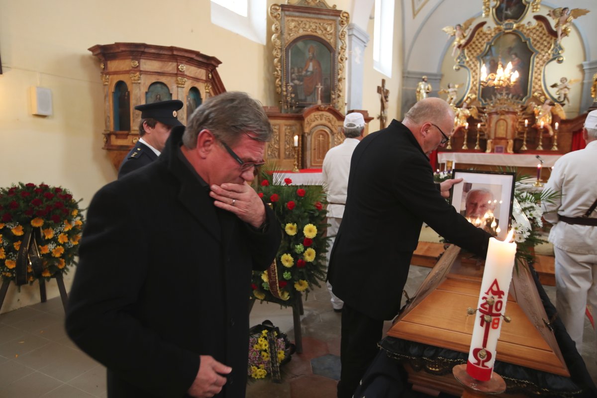 Poslední rozloučení s Lubomírem Kostelkou v Kamberku