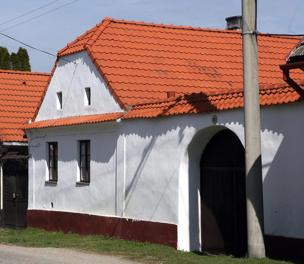 Statek na břehu Blanice Kostelka vlastnoručně s bratrem zrekonstruoval.