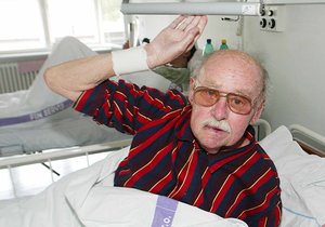 Lubomír Lipský skončil opět v nemocnici. Tentokrát kvůli dehydrataci a výpotku na plicích.