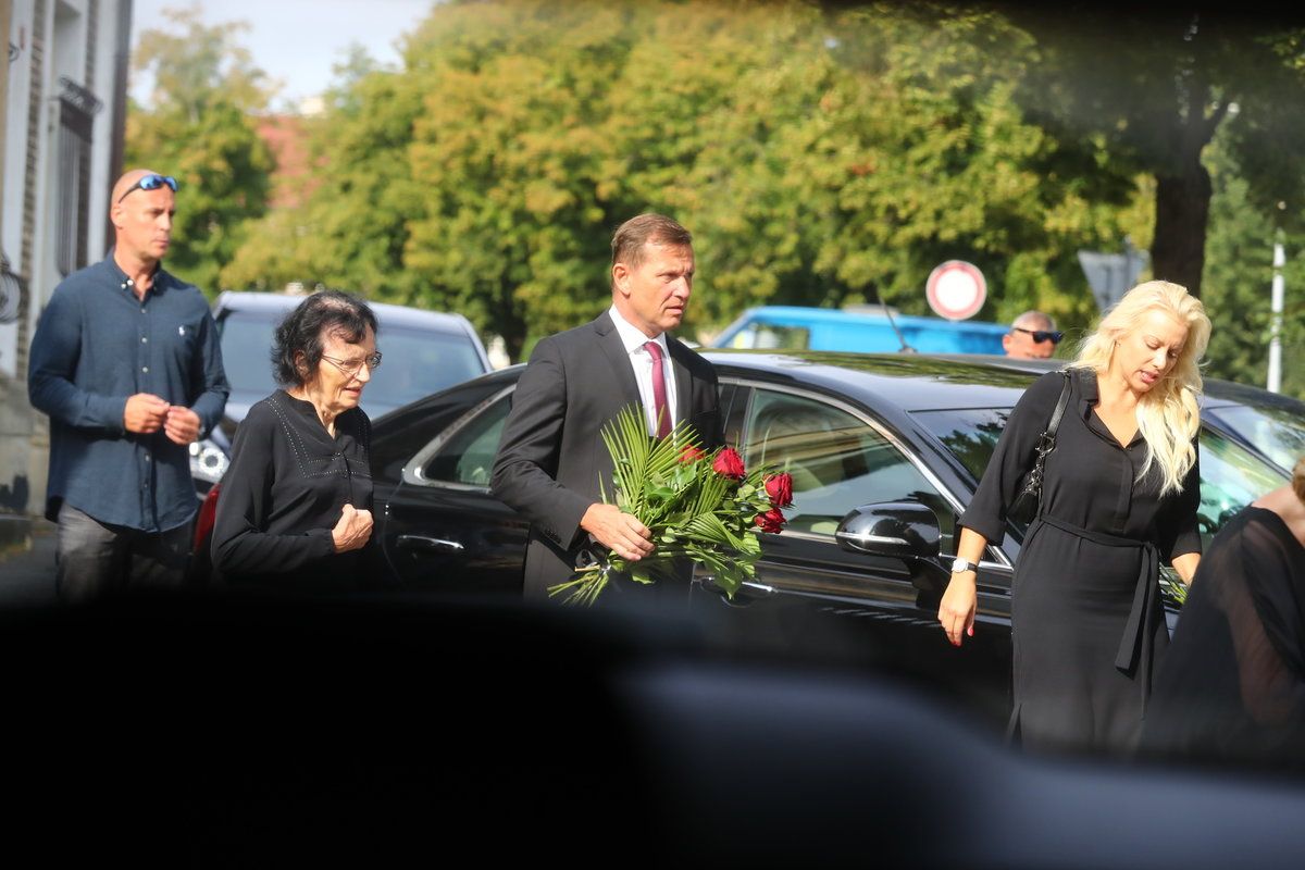 Tereza Mátlová dorazila na pohřeb otce s Jaromírem Soukupem.