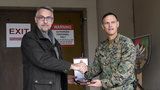 Metnar rozdal českým vojákům v Afghánistánu vánoční dárky. A oznámil novinku