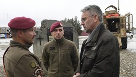Ministr obrany Lubomír Metnar navštívil české vojáky v Afghánistánu (22. 11. 2019)
