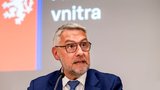 Metnar oznámil růst platů hasičů a policistů. Odboráři ale spokojení nejsou