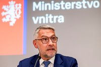 Metnar oznámil růst platů hasičů a policistů. Odboráři ale spokojení nejsou