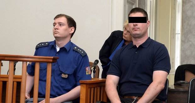 Bezcitný vrah Ľubomír P. (33) umlátil dvě ženy. Odsedí si 21 let, třetí vraždu mu neprokázali