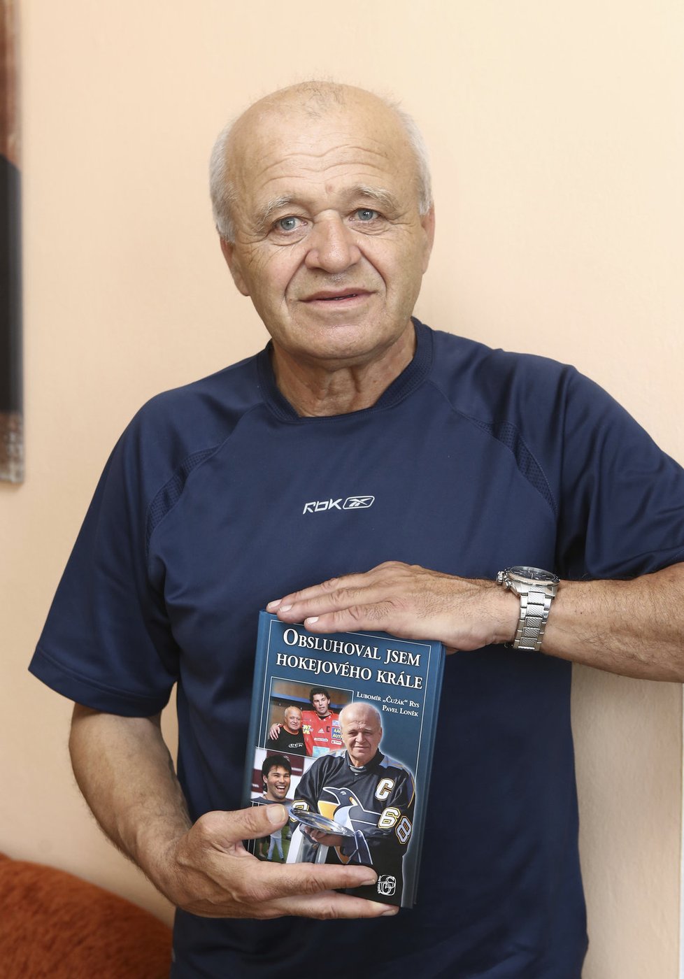 Lubomír „Čužák“ Rys s knihou o Jágrovi