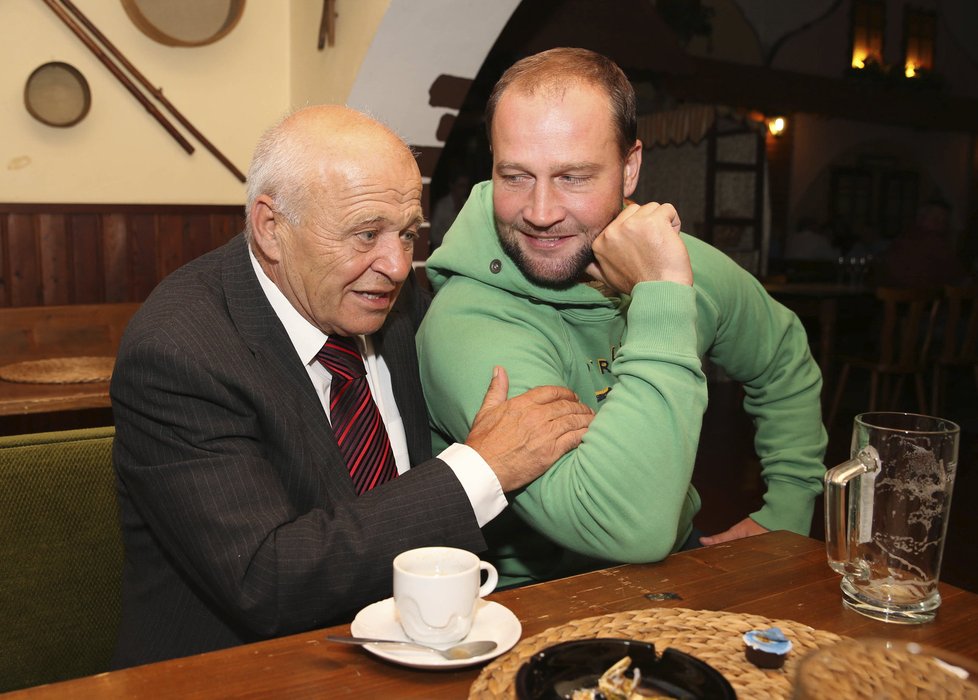 Lubomír Rys s dalším bývalým hokejovým reprezentantem Jiřím Šlégrem