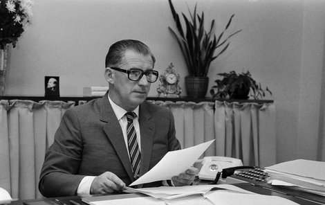 Lubomír Štrougal jako předseda vlády ČSSR v roce 1984