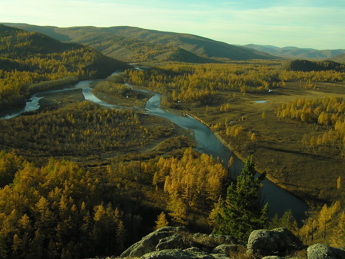 Krásná krajina řídce osídleného Mongolska.