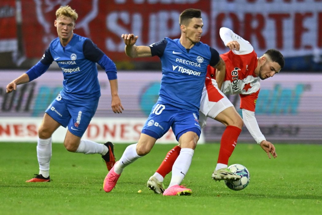 Lubomír Tupta v ofenzivní snaze v zápase proti Slavii