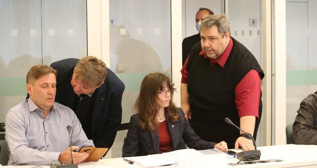 Boj o Radu ČT: Lipovskou „zachránili“ poslanci ANO, KSČM a SPD. Nové členy zvolí Sněmovna ve středu