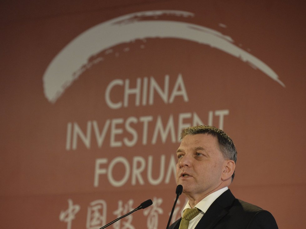 Rok 2015: Lubomír Zaorálek coby ministr na česko-čínském investičním fóru, které se uskuteční i letos