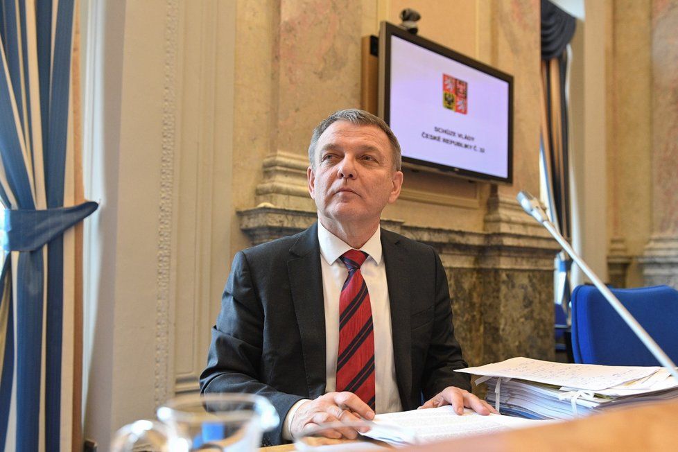 Ministr kultury Lubomír Zaorálek (ČSSD) na schůzi vlády (9. 9. 2019)