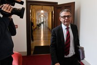 Chyby v přiznáních ministrů: Zaorálek platil pokutu, Petříčkovy nemovitosti prověřují