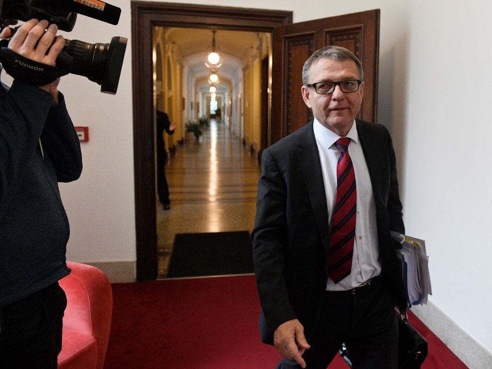 Ministr kultury Lubomír Zaorálek (ČSSD) přichází na schůzi vlády (9. 9. 2019)