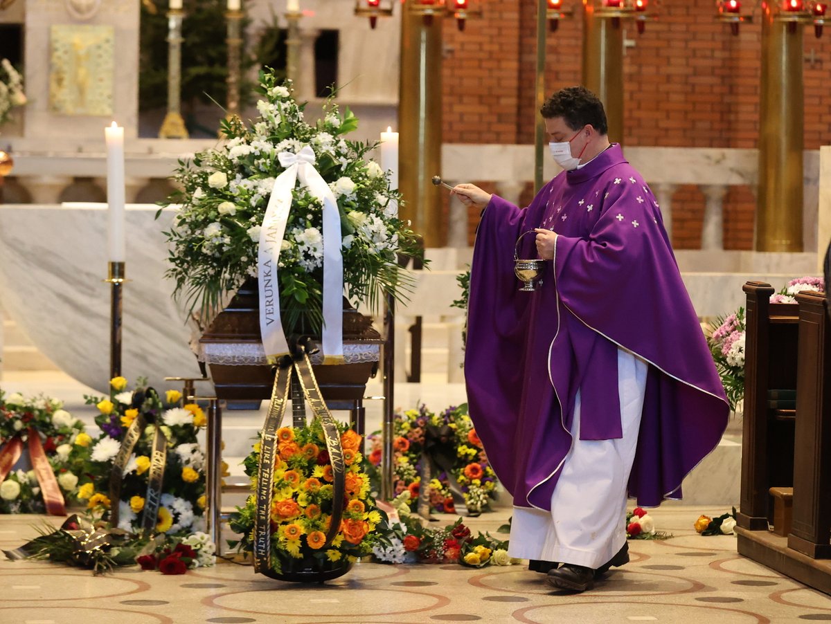 Zádušní mše za geniálního kytaristu Luboše Andršta (†73).