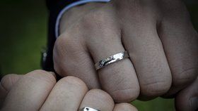 Duhové prstýnky jako symbol věčné lásky.