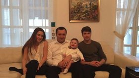 Moldavský premiér Vlad Filat s dcerami a synem.