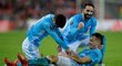 Lucas Ocampos, Hiroki Sakai a Adil Rami slaví gól Marseille na hřišti Bilbaa. Francouzský klub se může radovat z postupu do čtvrtfinále Evropské ligy