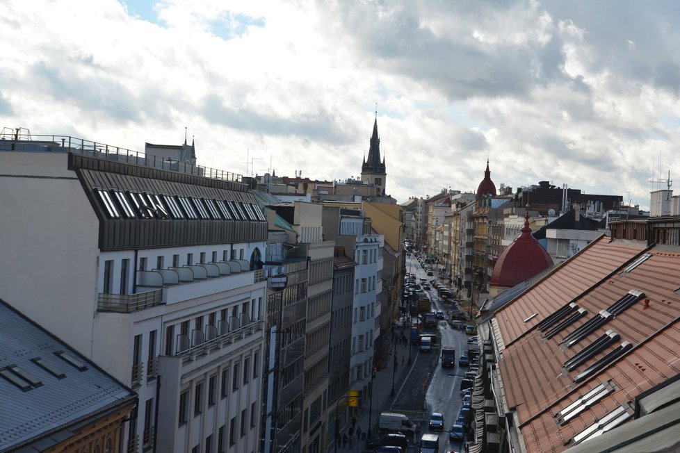 Ze střechy se můžete podívat po okolí.