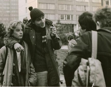 1988 Horká kaše Znásilněná Lucie ve filmu Radovana Urbana. Vystřídala se na ní partička z pražského Jižního Města.