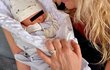 Lucie Benešová je babička na plný úvazek Lucie Benešová je babička na plný úvazek