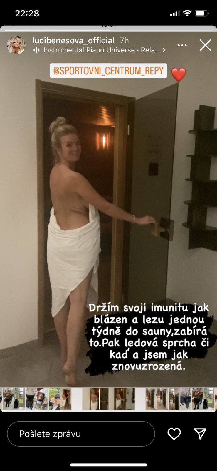 Lucie Benešová se svlékla do naha a vlezla do sauny. 