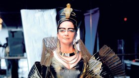 Zlatuška: Na vizuálech k připravenému muzikálu Aida bude Lucie Bílá celá od hlavy až k patě ve zlatě