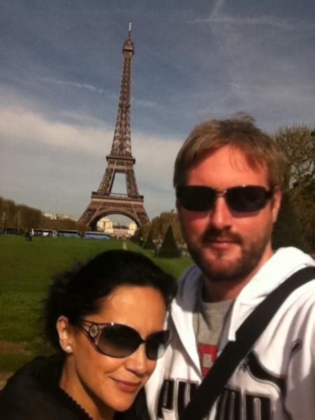 Se snoubencem Petrem v Paříži.
