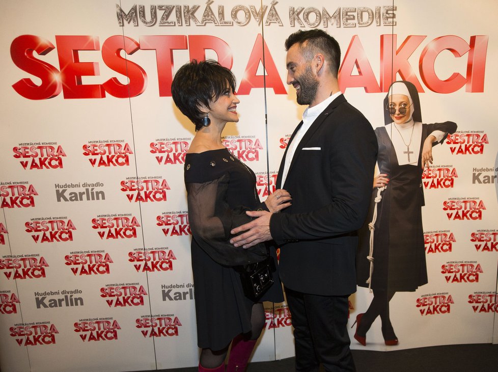 Lucie Bílá s Vaškem Noidem Bártou na premiéře muzikálu Sestra v akci