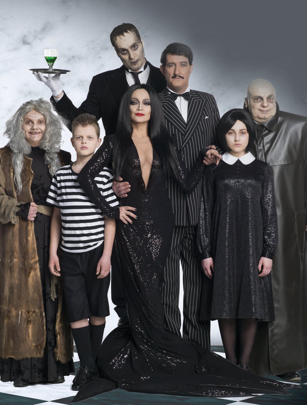 Lucii pomáhá v těžkých chvílích také muzikál Addams Family.