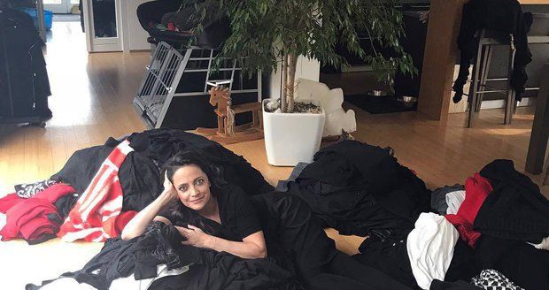 Lucie Bílá rozprodává svůj černočerný pohřební šatník
