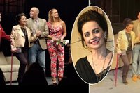 Nezdolná srdcařka Lucie Bílá (59): Na jeviště i s berlemi!