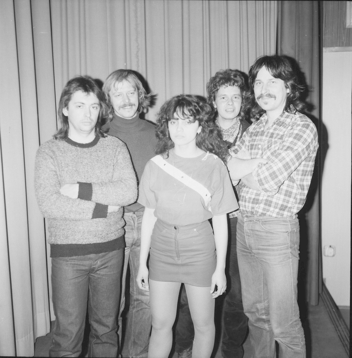 Fotografie z roku 1984 se skupinou Rock Automat. Byla to první kapela, se kterou Lucie Bílá zpívala.