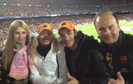 Lucie a Michal spolu nedávno byli na fotbale v Barceloně. Společnost jim dělal Marek Vít s přítelkyní.