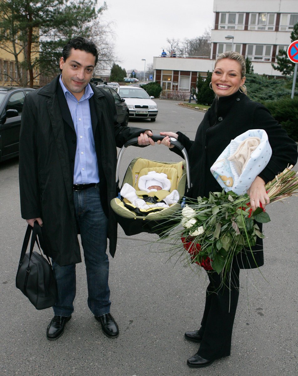 Tatínek Lucase, řecký podnikatel Niko.