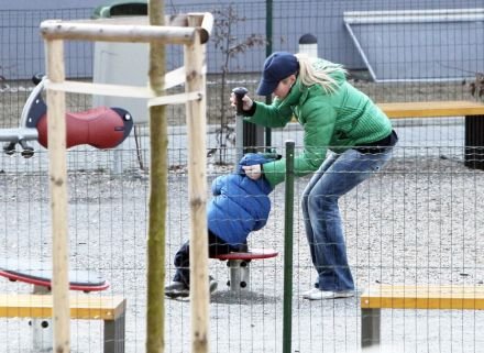 Lucie chodí se synem Lucasem ráda do parku.