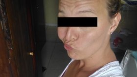 Lucie T. (33) zadržená v Brazílii se v domácím vězení asi nudí. Čas proto tráví na Facebooku.