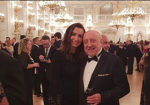 Felix Slováček s přítelkyní Lucií Gelemovou na Pražském hradě 28.10.2018