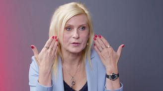 Dermatoložka Jarešová: Český trh estetických zákroků úplně bezpečný není. Neodborná výplň může oslepit Dermatoložka Jarešová: Český trh estetických zákroků úplně bezpečný není. Neodborná výplň může oslepit