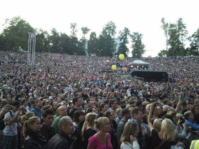 26. 6. 2014 18:45 hod. Plzeň-Lochotín: Lucie se fanouškům představila v rámci exklusivního koncertu pod širým nebem.