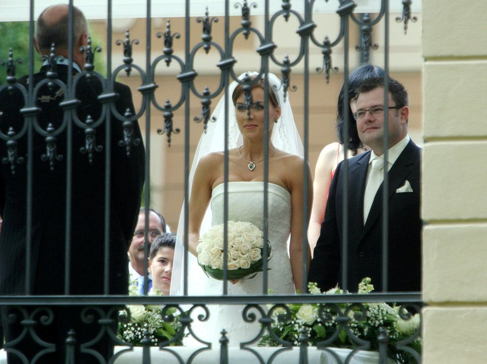 2008: Lucie si vzala Zdeňka Kaufmanna na opulentní svatbě na Štiříně.