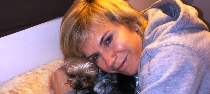 Již od druhého dne spal v posteli