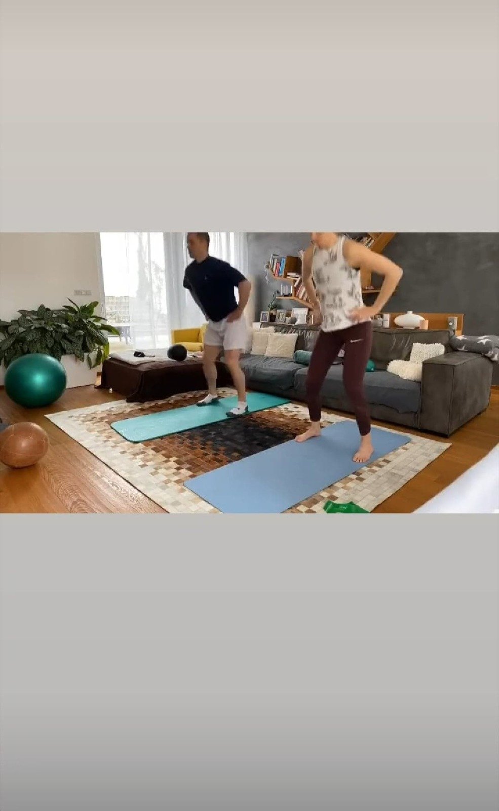 Tomáš Plekanec a Lucie Šafářová cvičí společně doma