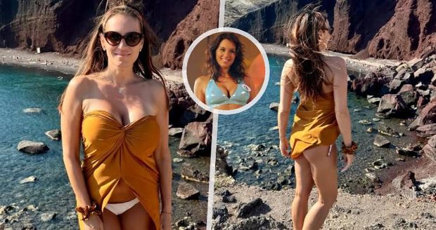 Lucie Šlégrová vystavuje své křivky na Santorini.