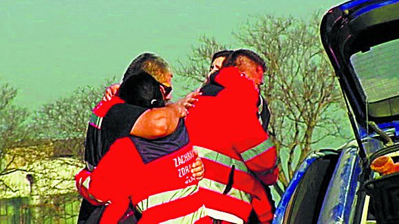 Záchranáři přijeli k nehodě, při které zemřela jejich kolegyně