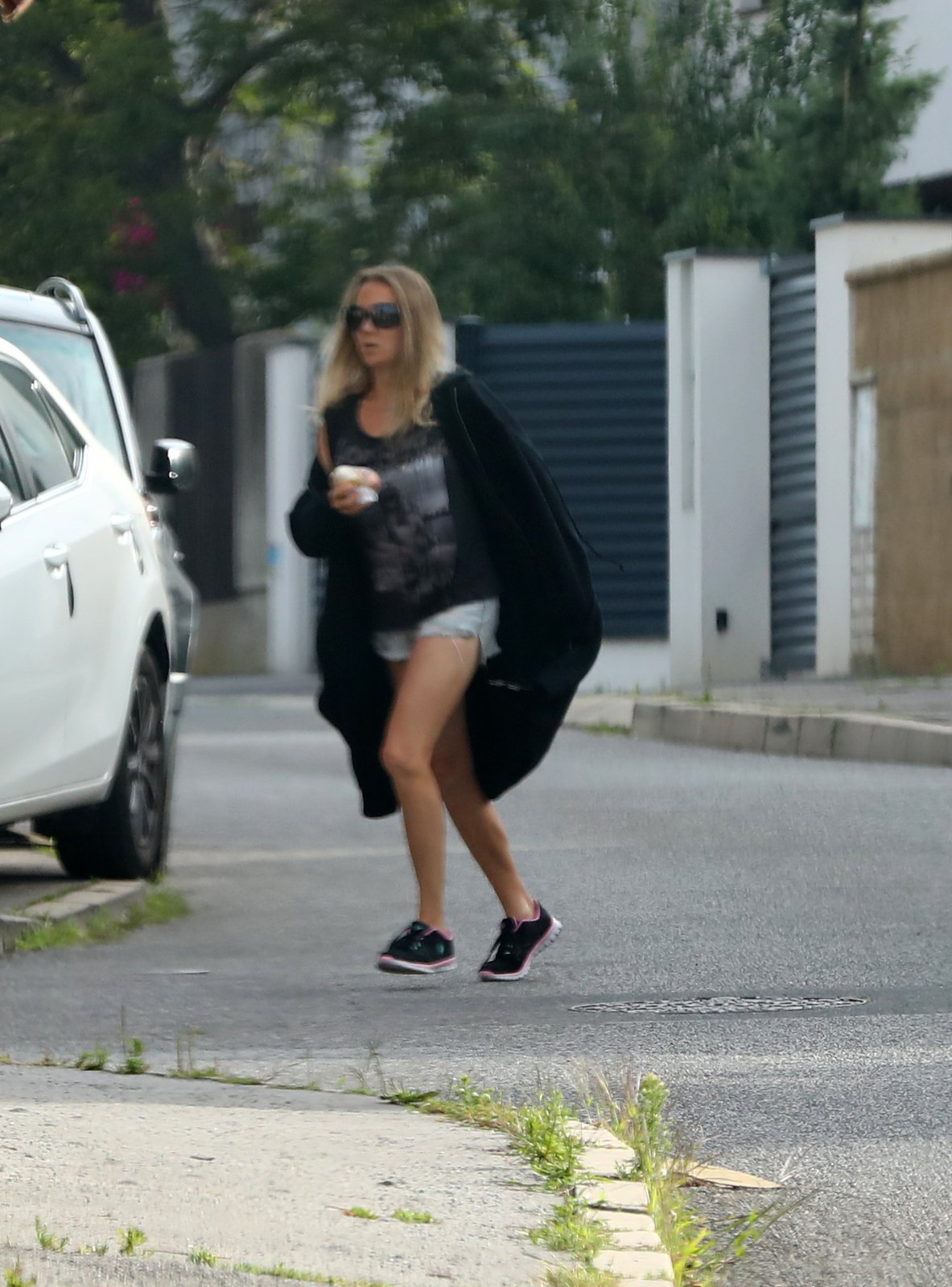 Lucie už v Libuši bydlí, protože na ni tento týden každé ráno čekalo před domem auto, které ji vozilo na natáčení do Plzně.  