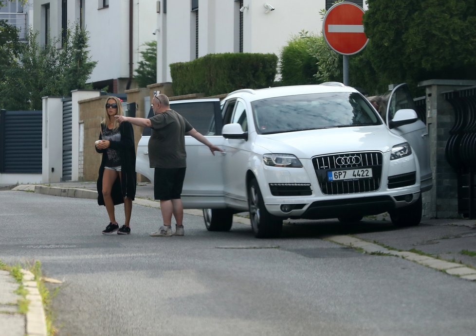 Lucie už v Libuši bydlí, protože na ni tento týden každé ráno čekalo před domem auto, které ji vozilo na natáčení do Plzně.