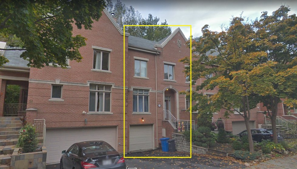 Lucie Vondráčková bydlí ve  vyznačené části tohoto domu v Montrealu.