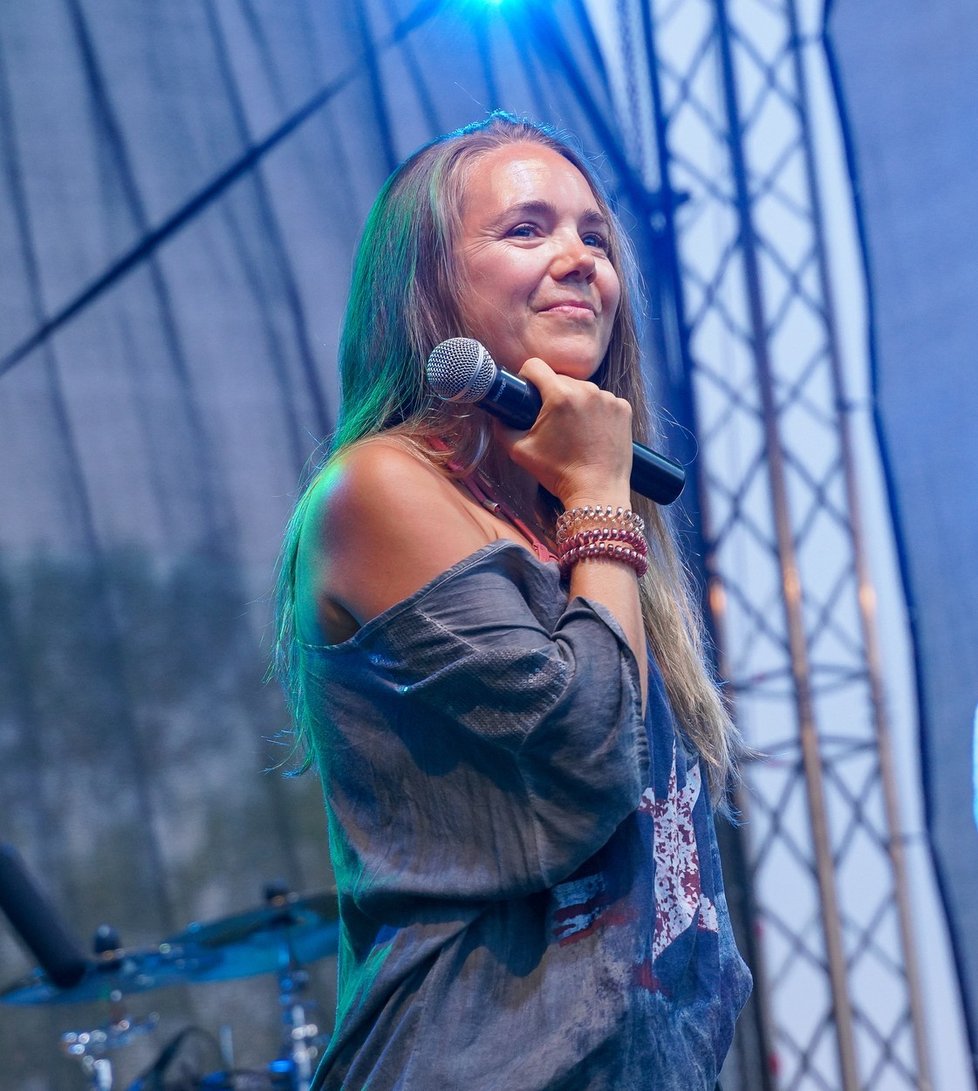 Lucie Vondráčková si zazpívala na  COUNTRY FONTÁNĚ 2021.